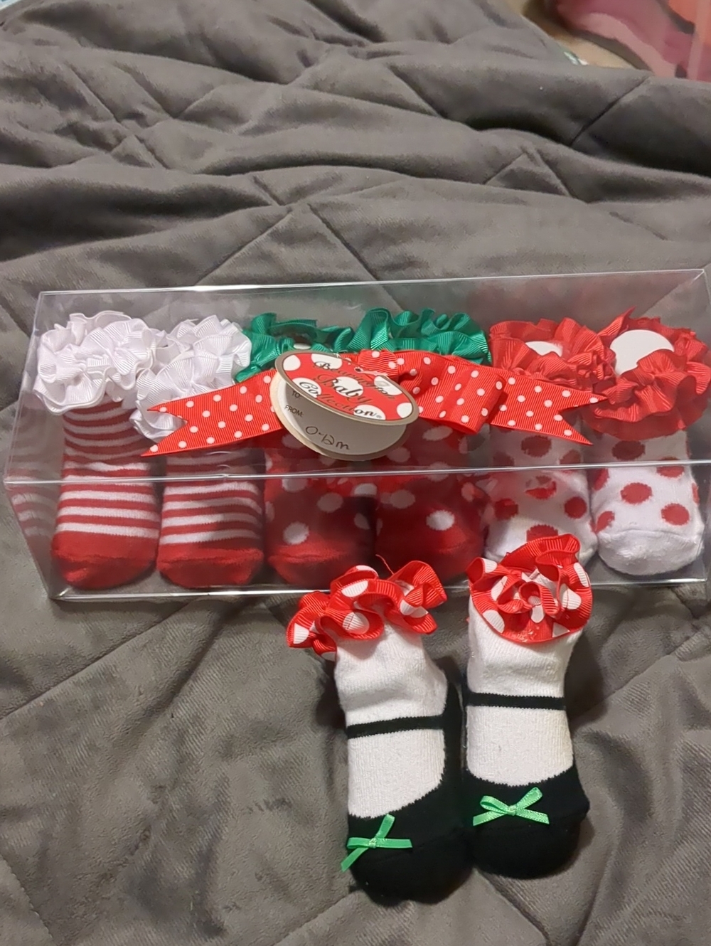 🎄Barrington Baby Collection Baby Girls Red, Gree and White Ruffle Sock Gift Set
